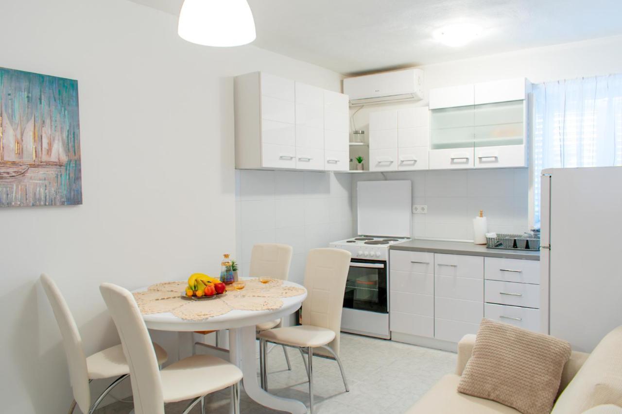 Apartman Karmen Leilighet Kaštela Eksteriør bilde